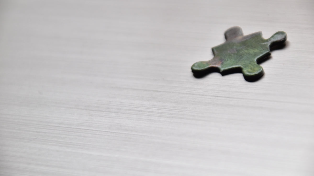 a piece of metal sitting on top of a table