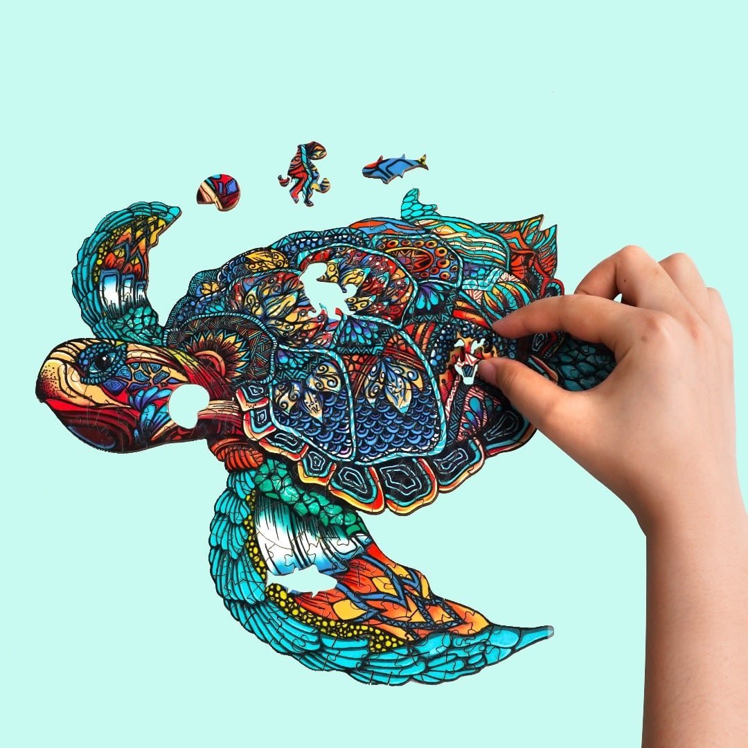 RESOLUTE TURTLE Wooden Jigsaw Puzzle - KAAYEE Puzzle