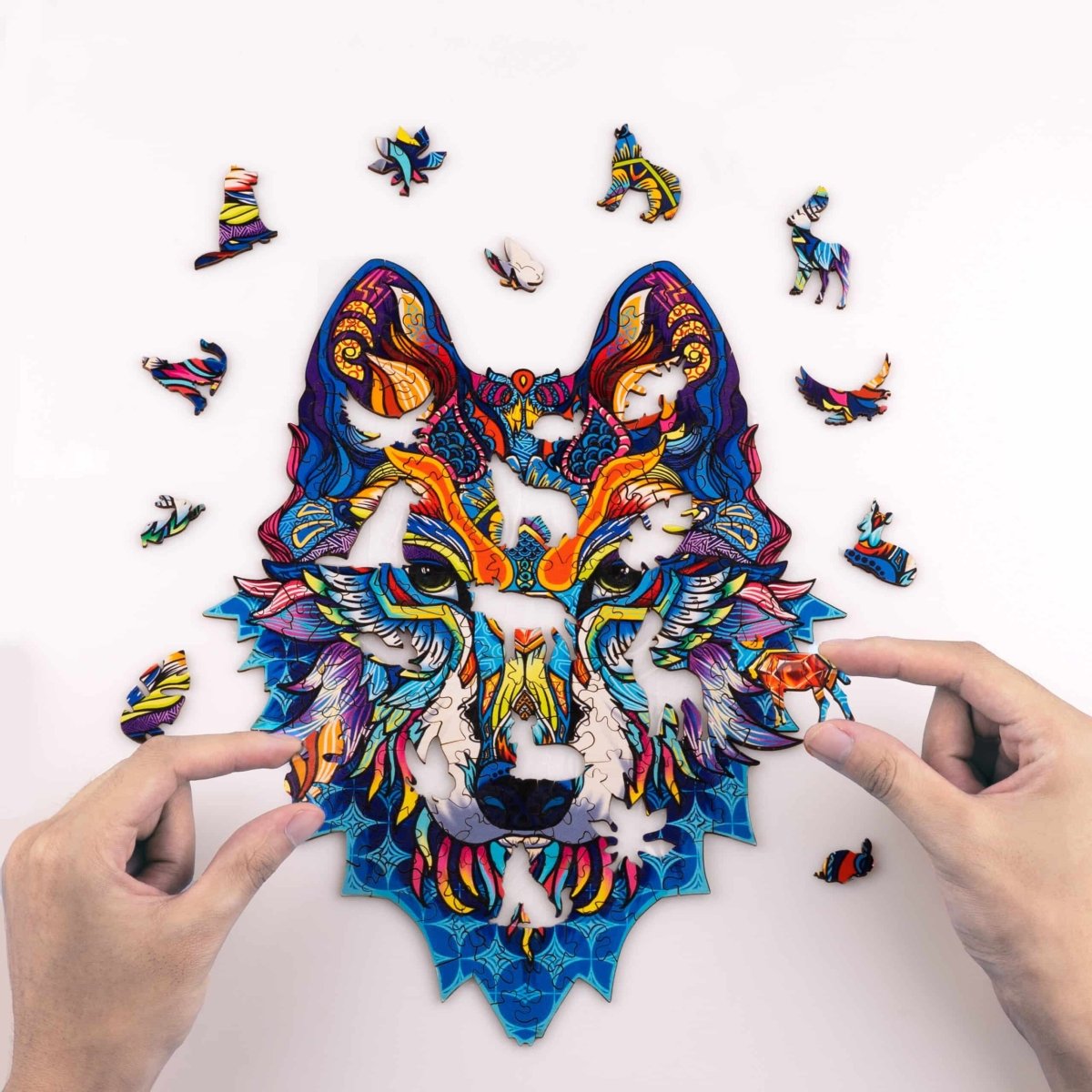 SNOW WOLF Wooden Jigsaw Puzzle - KAAYEE Puzzle